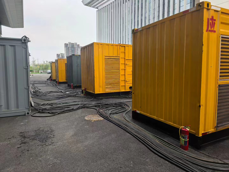 和田县不同季节柴油发电机组保养有哪些注意事项?