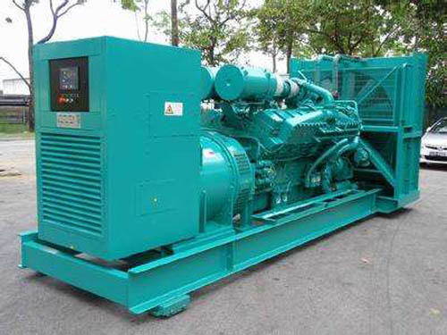 和田县如何选择适合 100KW 发电机的电缆长度？