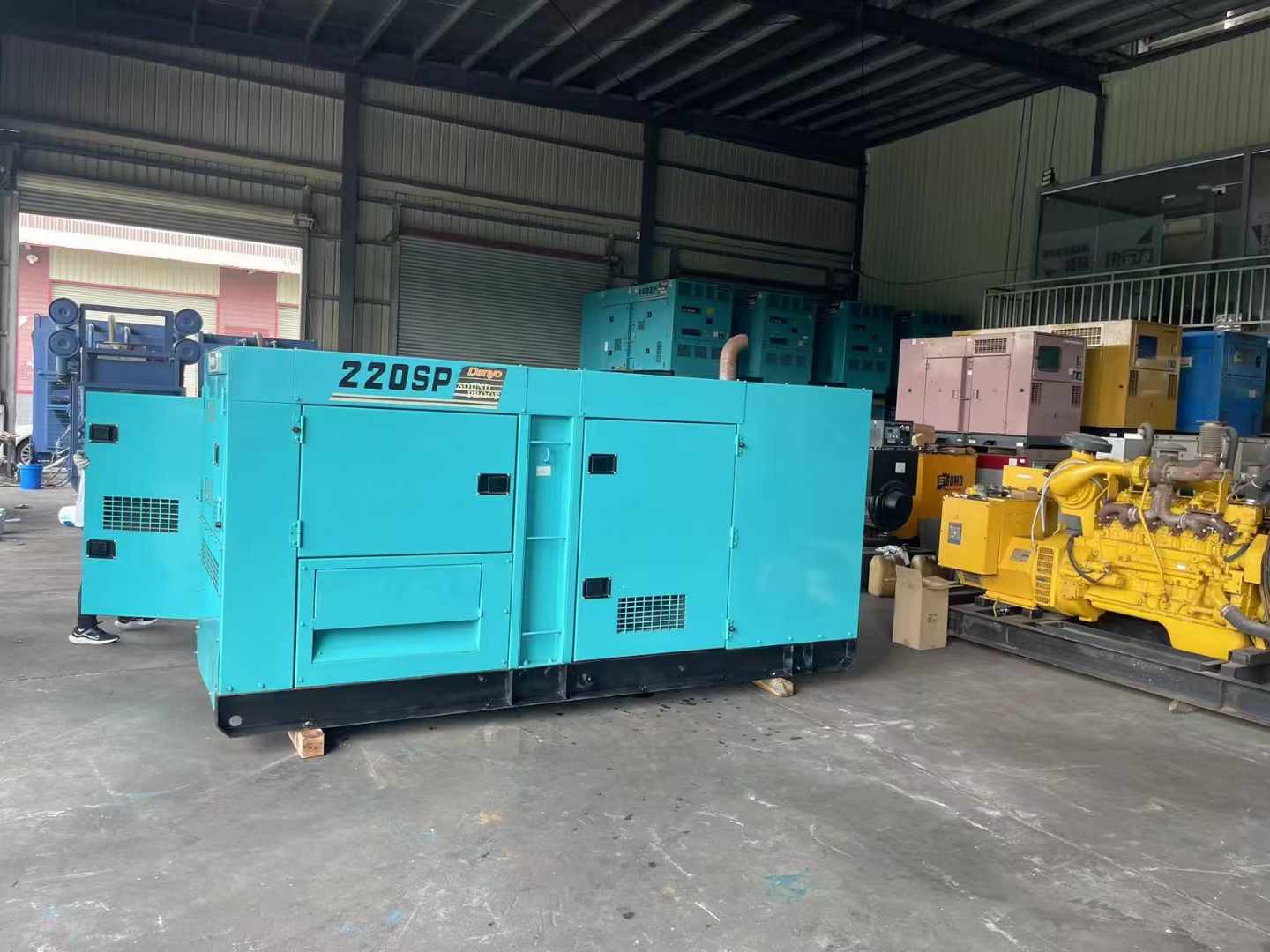 和田县800kW 柴油发电机的输出电流波动范围是多少？